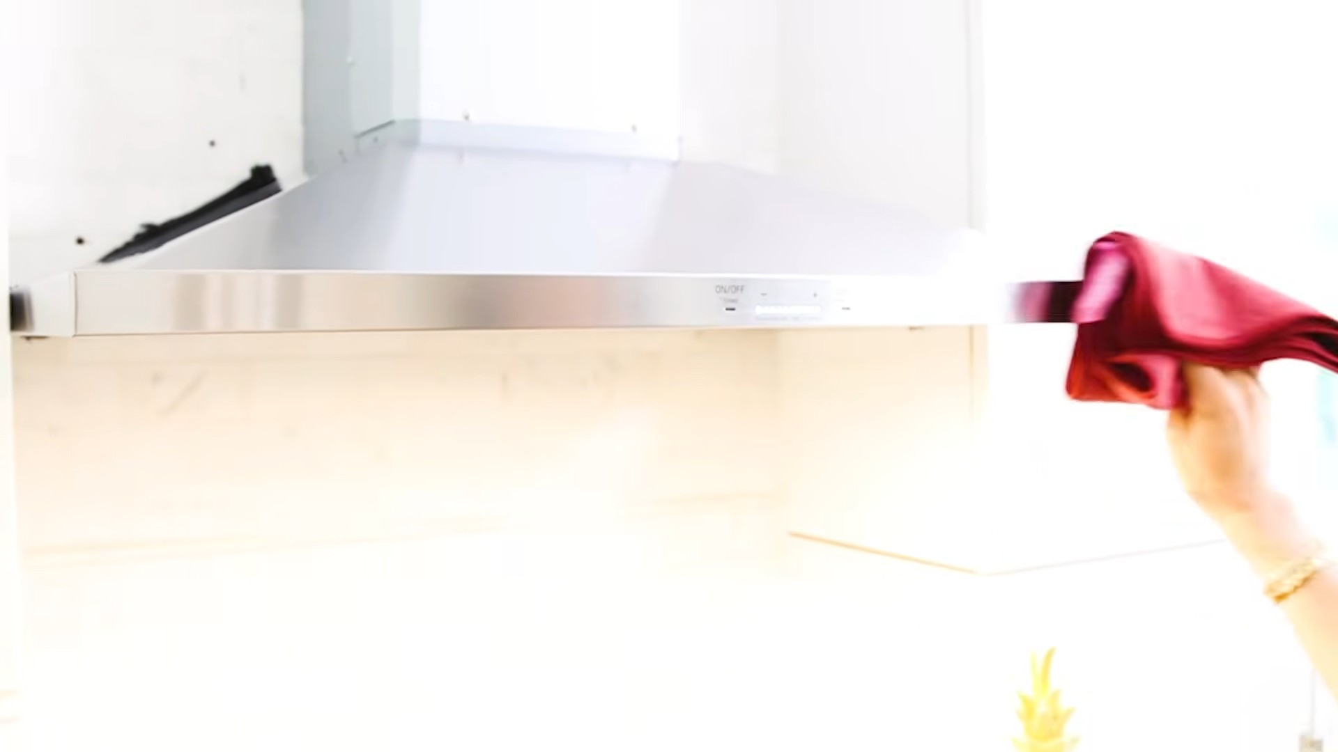 Stainless steel cleaning oil