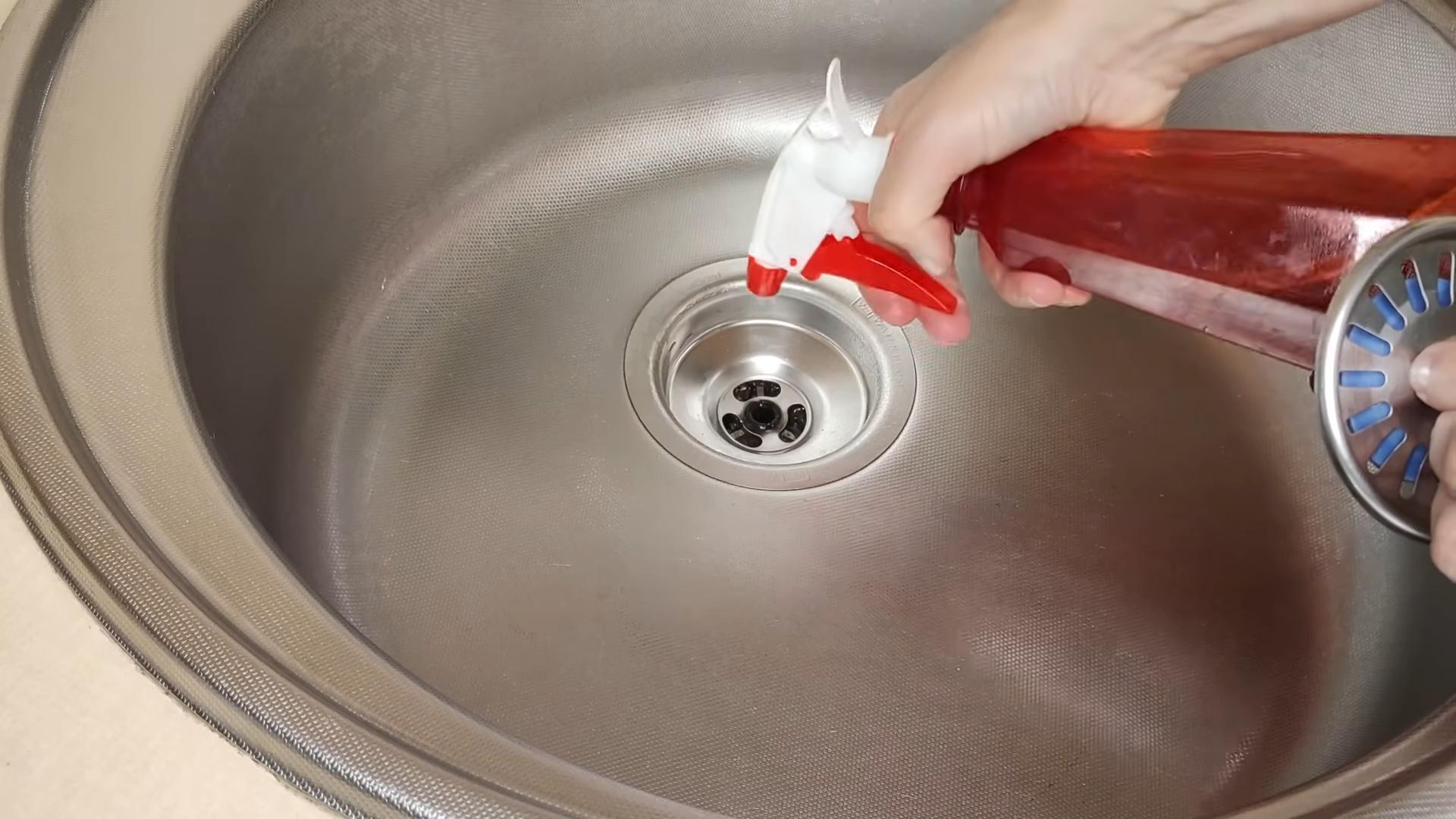 Cloves and vinegar reaction