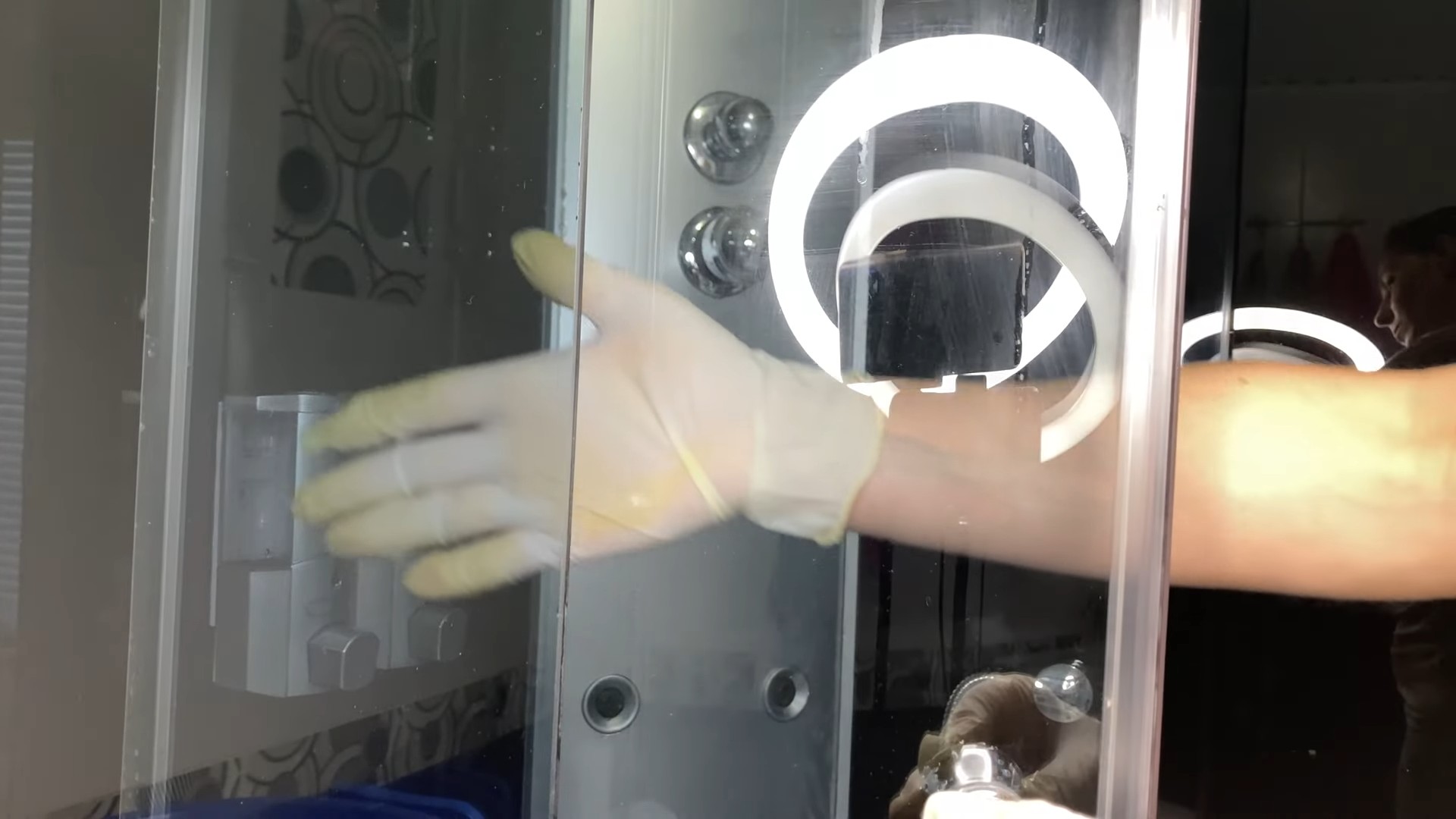 Dish soap vinegar cleaning hack